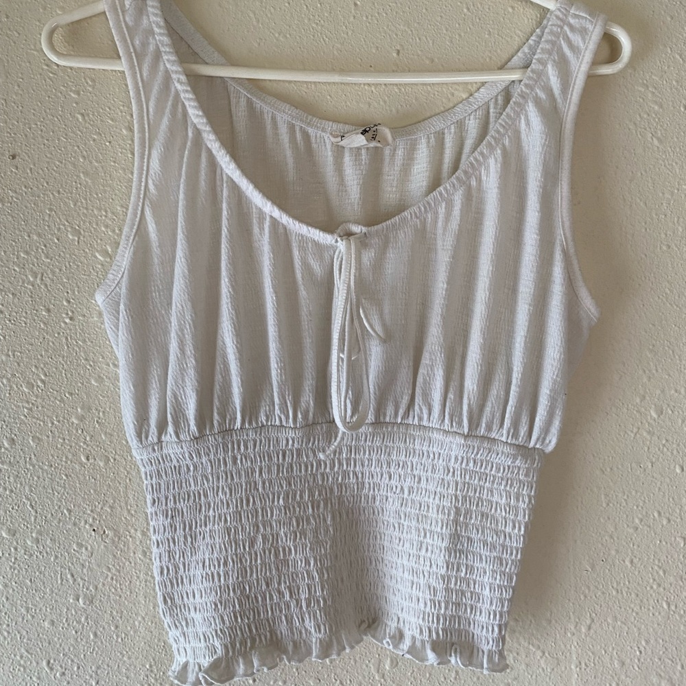 White Rouched women’s tank top/ size medium/ tie